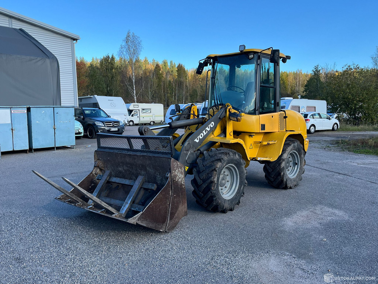 Volvo L35B Pro, pyöräkuormaaja avattavalla kauhalla ja piikeillä, 2005, Vihti - Cargadora de ruedas: foto 3 Volvo L35B Pro, pyöräkuormaaja avattavalla kauhalla ja piikeillä, 2005, Vihti - Cargadora de ruedas: foto 3
