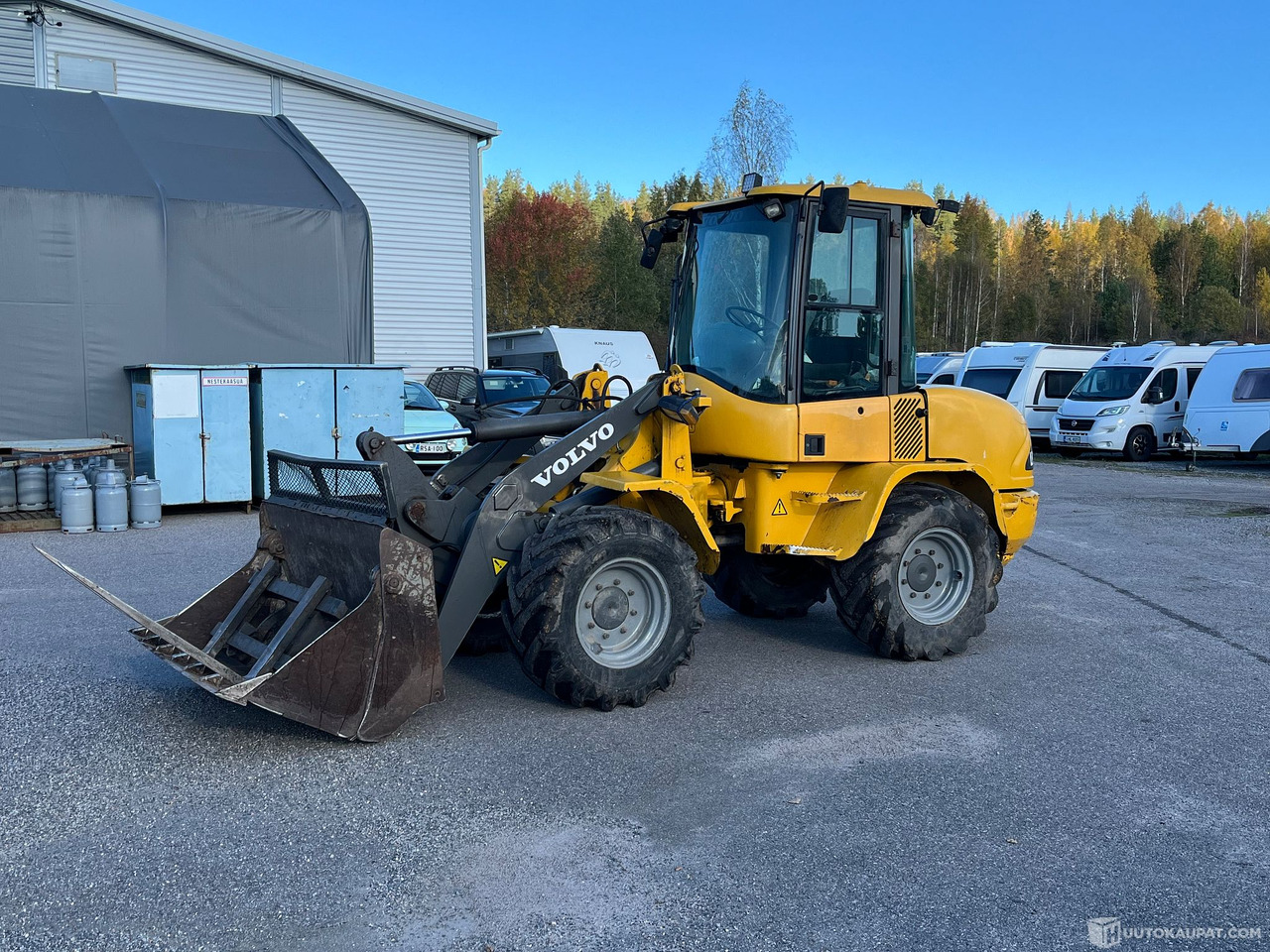 Volvo L35B Pro, pyöräkuormaaja avattavalla kauhalla ja piikeillä, 2005, Vihti - Cargadora de ruedas: foto 1 Volvo L35B Pro, pyöräkuormaaja avattavalla kauhalla ja piikeillä, 2005, Vihti - Cargadora de ruedas: foto 1