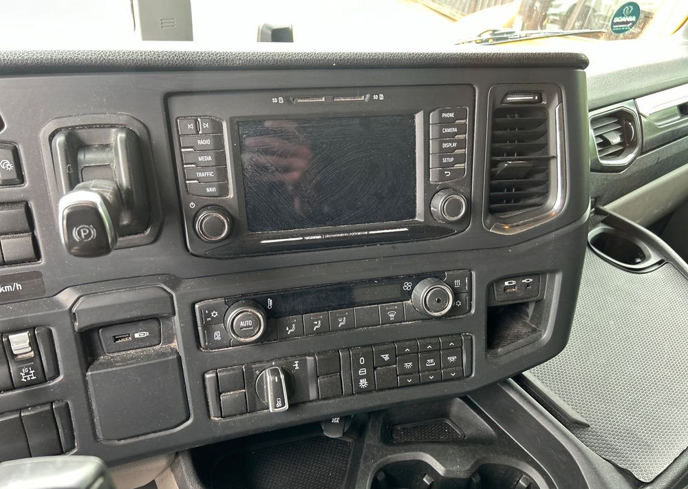 Cabeza tractora Scania R450 NAUKA JAZDY RETARDER STANDARD 7300kg / DOBRA POD WYWROTKĘ / KLIMA POSTOJOWA z Niemiec HYDRAULIKA: foto 23 Cabeza tractora Scania R450 NAUKA JAZDY RETARDER STANDARD 7300kg / DOBRA POD WYWROTKĘ / KLIMA POSTOJOWA z Niemiec HYDRAULIKA: foto 23