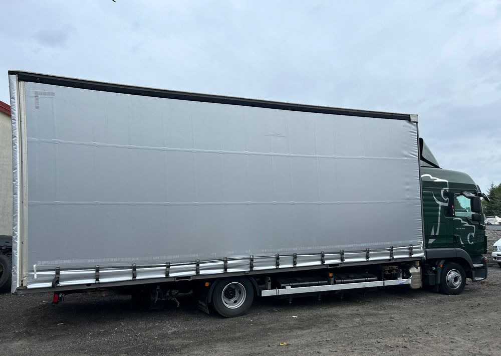 MAN TGL 12.250 GLOB UNIKAT z Niemiec BDF firanka / AUTOMAT HAK / EURO 6 / BDF 7.40 wysoki / MICHELIN 80% - Camión lona: foto 2 MAN TGL 12.250 GLOB UNIKAT z Niemiec BDF firanka / AUTOMAT HAK / EURO 6 / BDF 7.40 wysoki / MICHELIN 80% - Camión lona: foto 2