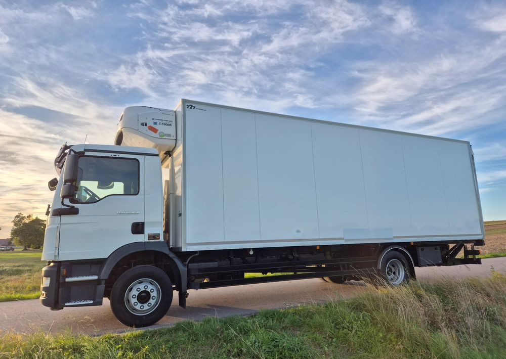 MAN TGM 15.250 7.5m winda AUTOMAT KLIMA z Niemiec EURO 6 / CHŁODNIA T-1000R THERMOKING - Camión frigorífico: foto 4 MAN TGM 15.250 7.5m winda AUTOMAT KLIMA z Niemiec EURO 6 / CHŁODNIA T-1000R THERMOKING - Camión frigorífico: foto 4