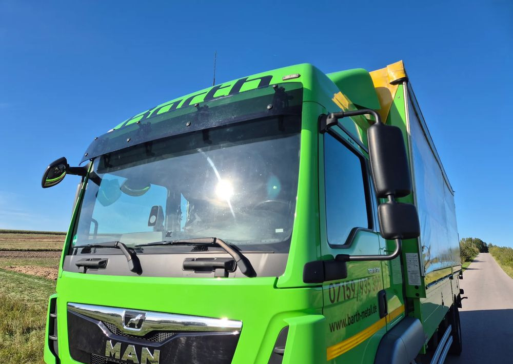 MAN Tgm 18.320 FULL SERWIS UNIKAT TOP ORYGINALNY PRZEBIEG z Niemiec AUTOMAT WINDA ACC Pirelli klima postojowa 18.250 18.290 15.250 15.290 15.320 - Camión lona: foto 4 MAN Tgm 18.320 FULL SERWIS UNIKAT TOP ORYGINALNY PRZEBIEG z Niemiec AUTOMAT WINDA ACC Pirelli klima postojowa 18.250 18.290 15.250 15.290 15.320 - Camión lona: foto 4