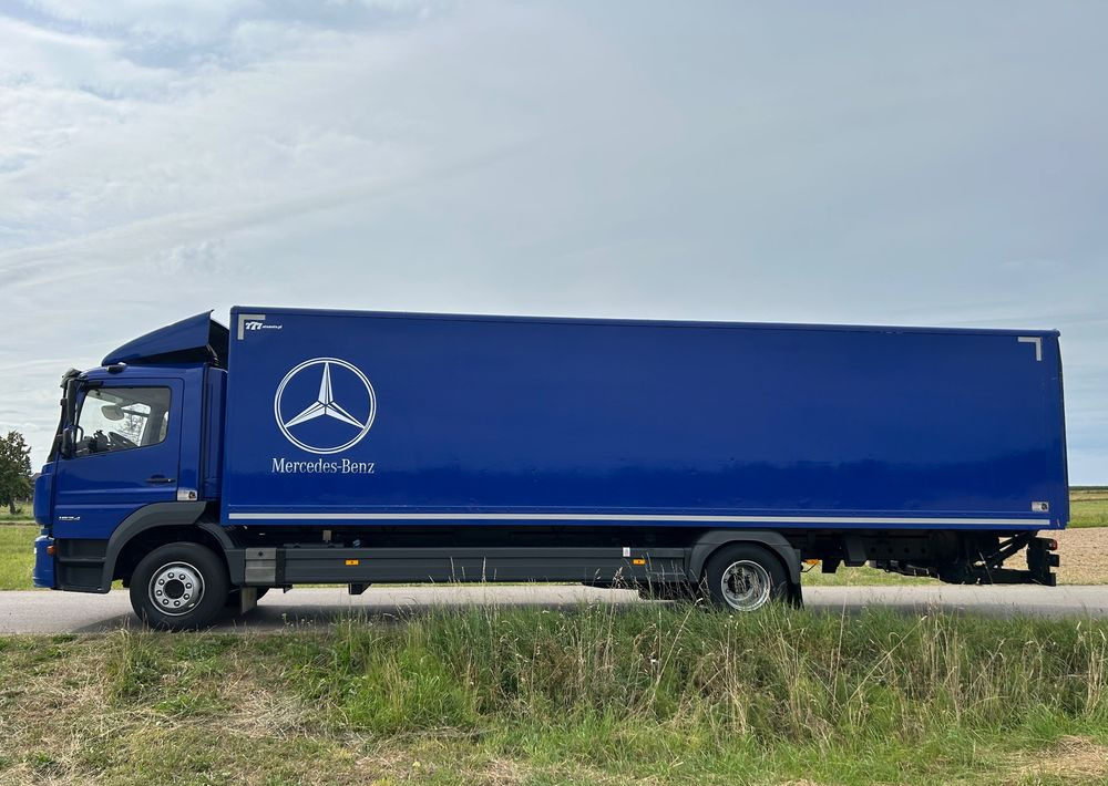 Mercedes-Benz Atego 1524 Z Niemiec 8.65m TOP 2018 Przód i tył na poduszkach 15t DMC / TOP STAN - Camión caja cerrada: foto 4 Mercedes-Benz Atego 1524 Z Niemiec 8.65m TOP 2018 Przód i tył na poduszkach 15t DMC / TOP STAN - Camión caja cerrada: foto 4