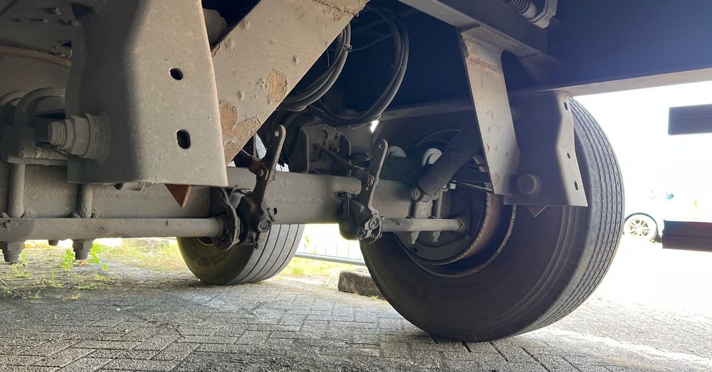 Wielton 2 osiowa NAUKA JAZDY 2 osie z Holandii dwu dwuosiowa dwie osie 2osiowa 2osie - Semirremolque caja cerrada: foto 4 Wielton 2 osiowa NAUKA JAZDY 2 osie z Holandii dwu dwuosiowa dwie osie 2osiowa 2osie - Semirremolque caja cerrada: foto 4