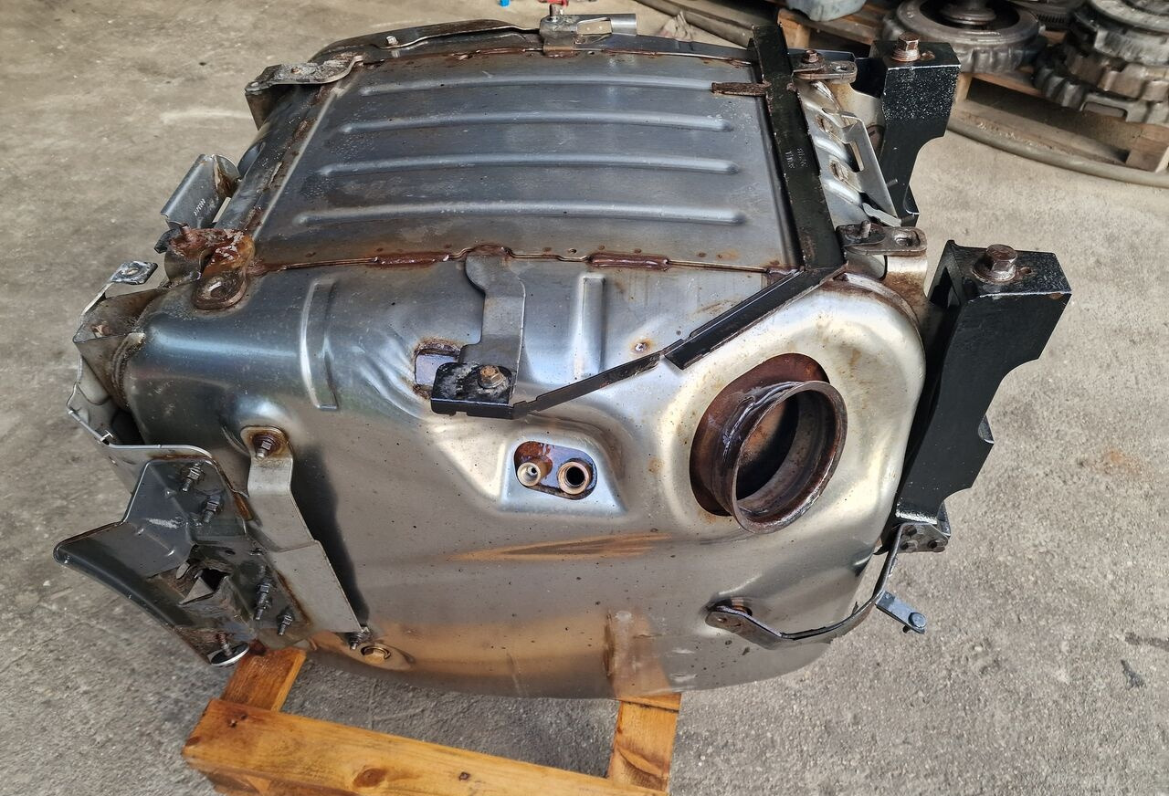 Scania Katalizator DPF R XPI Euro 6 DC13 2164453 2158333   Scania R XPI 410 Euro 6 DC13 2164453 2158333 truck - Silenciador para Camión: foto 1 Scania Katalizator DPF R XPI Euro 6 DC13 2164453 2158333   Scania R XPI 410 Euro 6 DC13 2164453 2158333 truck - Silenciador para Camión: foto 1