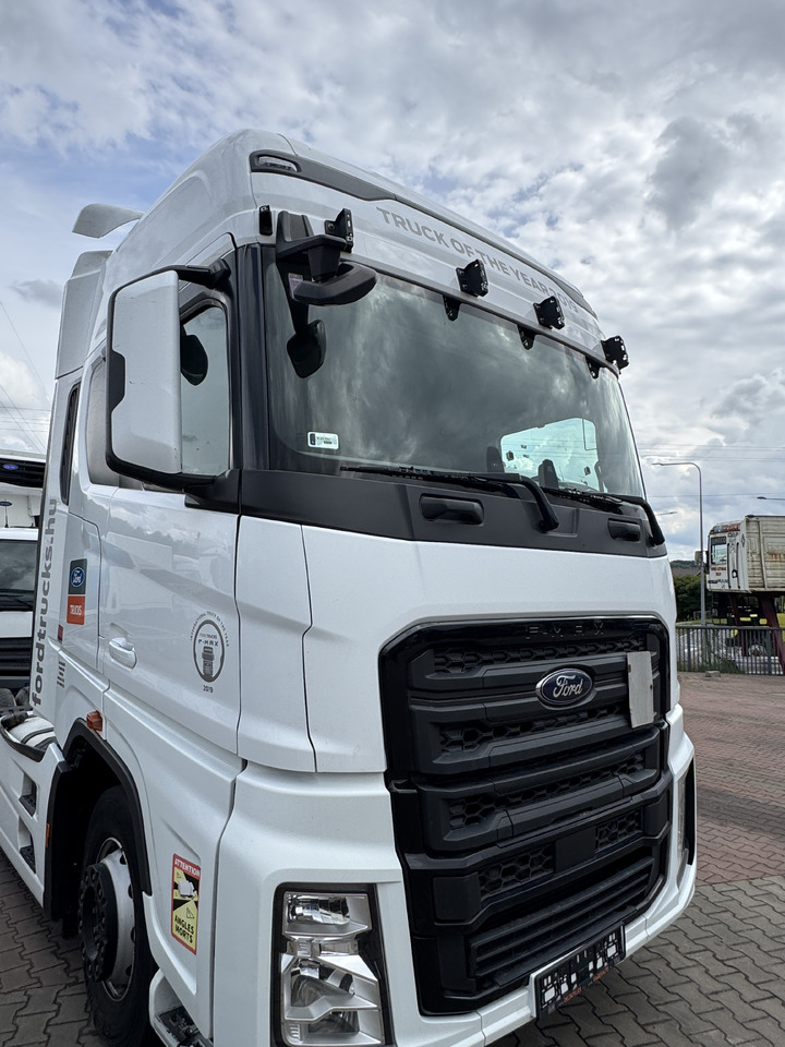 FORD F-MAX TRUCKS 500 - Cabina: foto 1 FORD F-MAX TRUCKS 500 - Cabina: foto 1