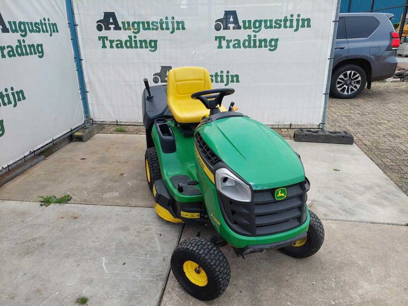 John Deere X 135R - Cortacésped: foto 1 John Deere X 135R - Cortacésped: foto 1
