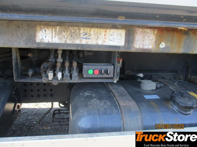 Mercedes-Benz Arocs 1845 LK - Camión portacontenedor de cadenas: foto 5 Mercedes-Benz Arocs 1845 LK - Camión portacontenedor de cadenas: foto 5