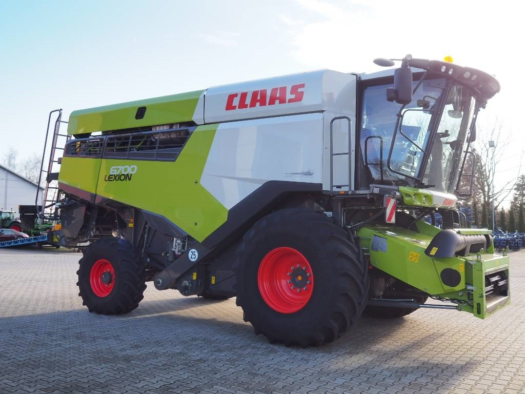 Claas Lexion 6700 + V930 - Cosechadora de granos: foto 4 Claas Lexion 6700 + V930 - Cosechadora de granos: foto 4