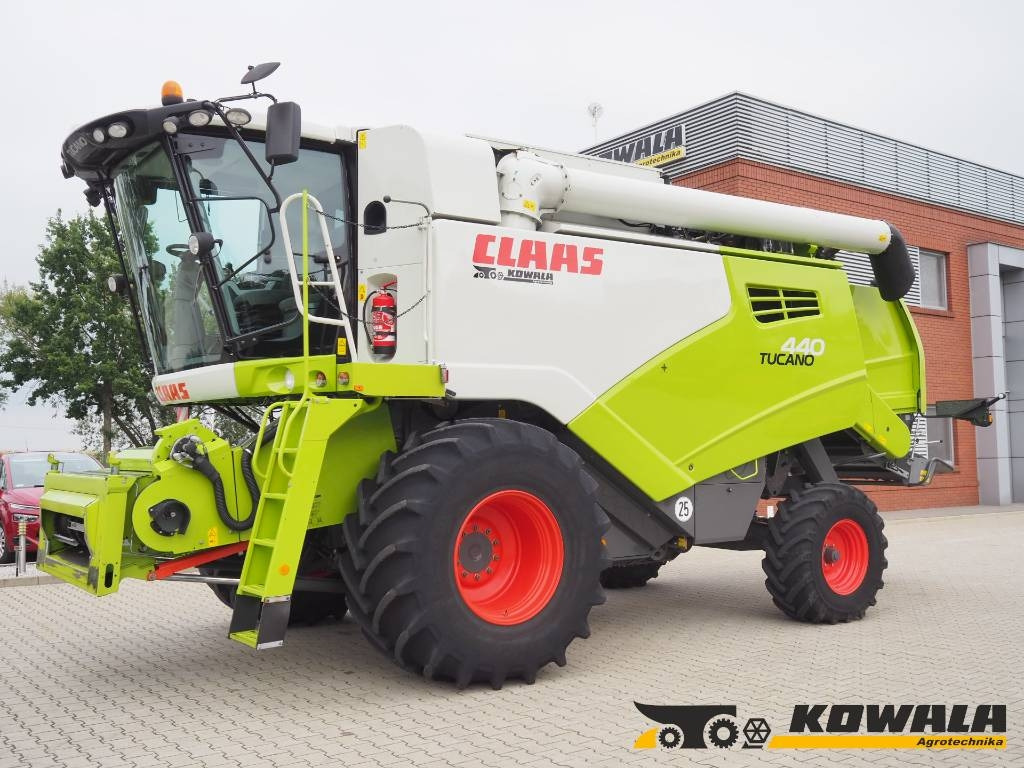 Claas Tucano 440 + V620 - Cosechadora de granos: foto 1 Claas Tucano 440 + V620 - Cosechadora de granos: foto 1