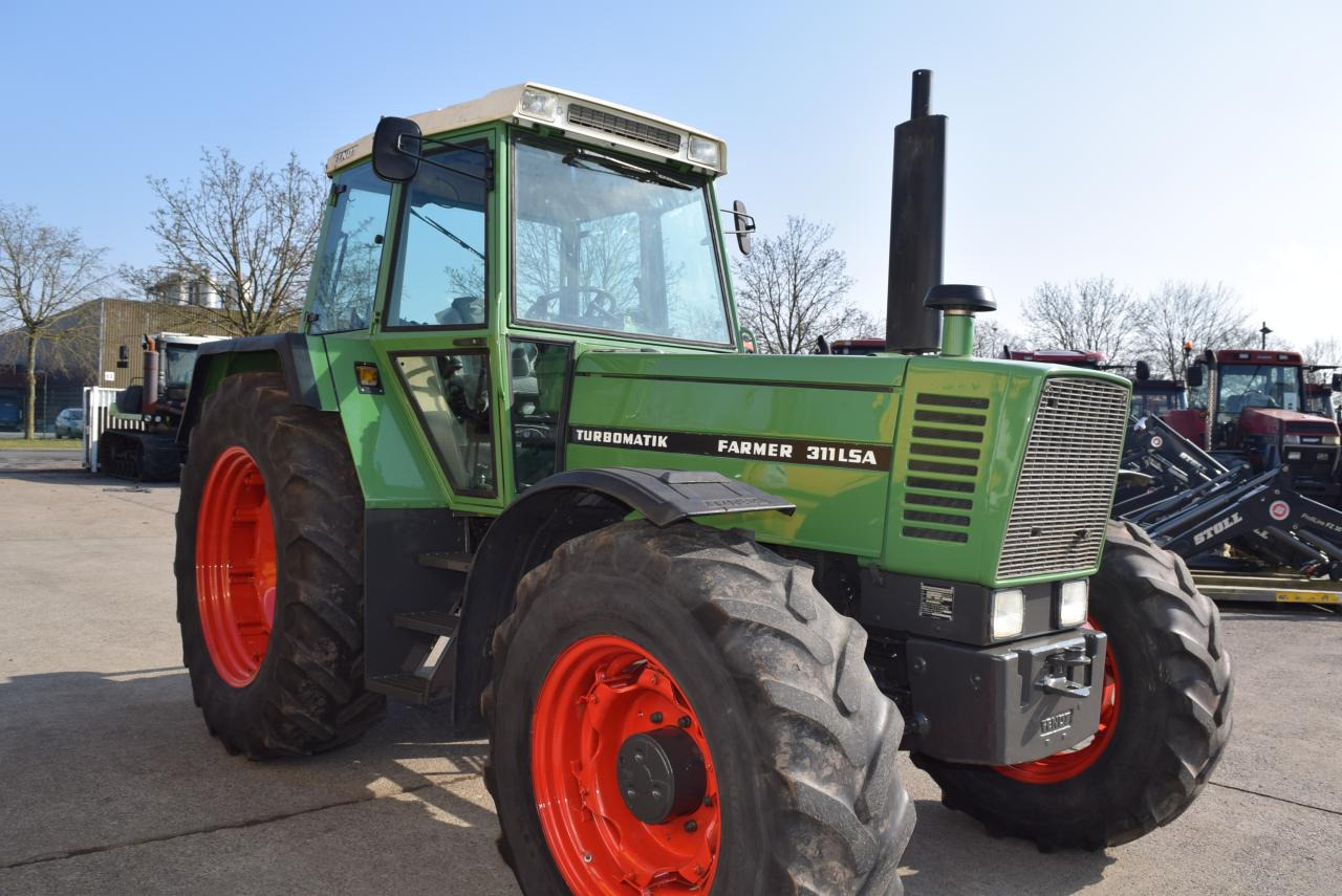 Fendt Farmer 311 LSA - Tractor: foto 1 Fendt Farmer 311 LSA - Tractor: foto 1