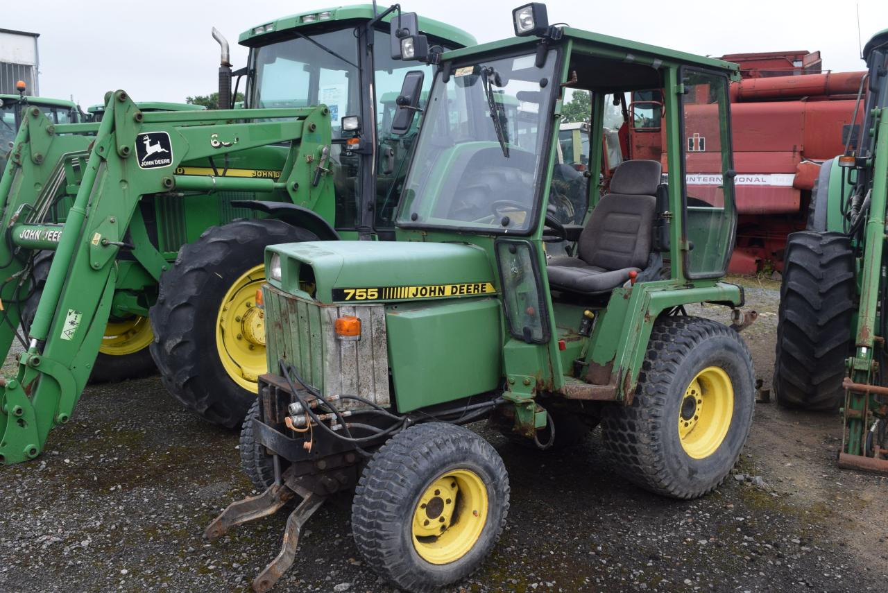 John Deere 755 - Tractor: foto 1 John Deere 755 - Tractor: foto 1