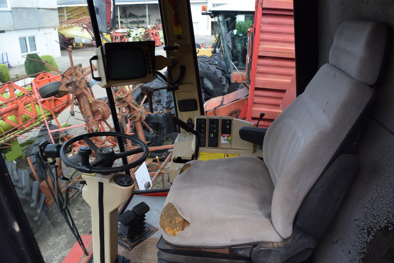 Cosechadora de granos Massey Ferguson MF 38: foto 7