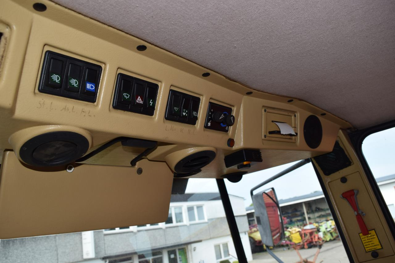 Cosechadora de granos Massey Ferguson MF 38: foto 9