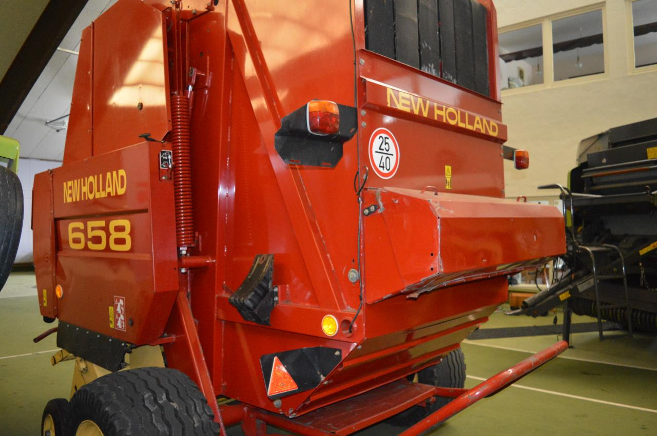 New Holland 658 - Rotoempacadora: foto 4 New Holland 658 - Rotoempacadora: foto 4