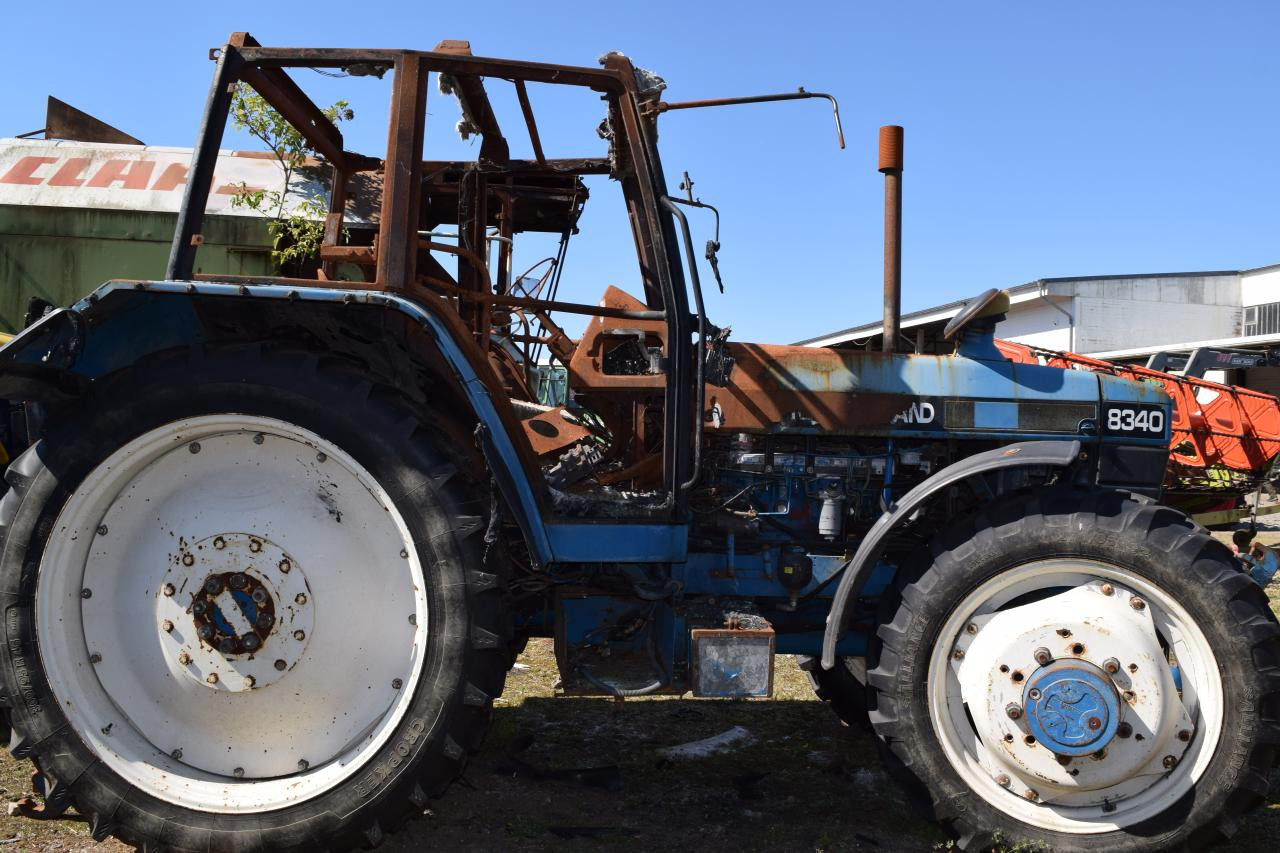 New Holland 8340 *zur Teileverwertung* - Tractor: foto 4 New Holland 8340 *zur Teileverwertung* - Tractor: foto 4
