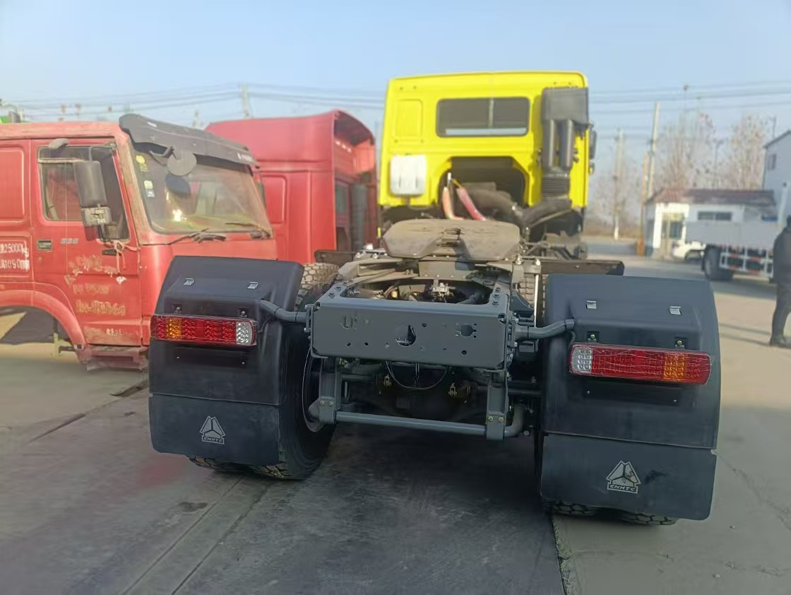 SINOTRUK HOWO 430 - Cabeza tractora: foto 4 SINOTRUK HOWO 430 - Cabeza tractora: foto 4