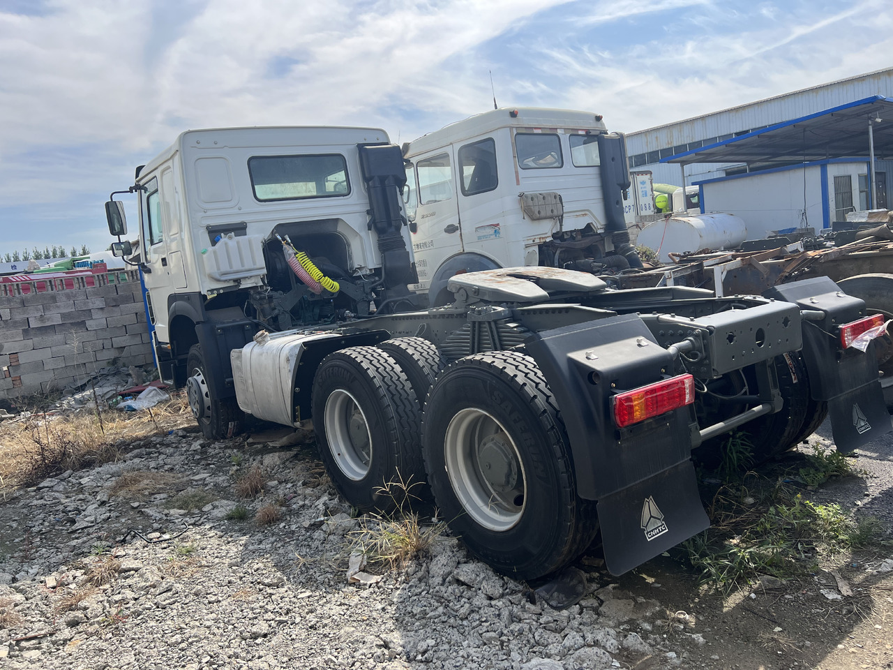 SINOTRUK HOWO trailer head - Cabeza tractora: foto 4 SINOTRUK HOWO trailer head - Cabeza tractora: foto 4