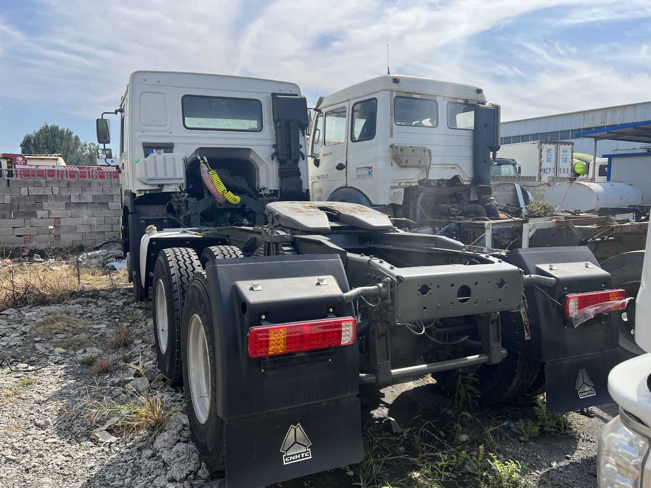 SINOTRUK HOWO trailer head - Cabeza tractora: foto 5 SINOTRUK HOWO trailer head - Cabeza tractora: foto 5