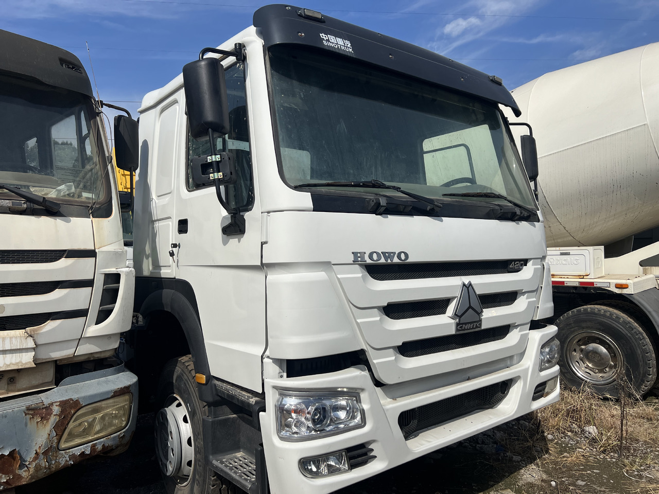 SINOTRUK HOWO trailer head - Cabeza tractora: foto 3 SINOTRUK HOWO trailer head - Cabeza tractora: foto 3