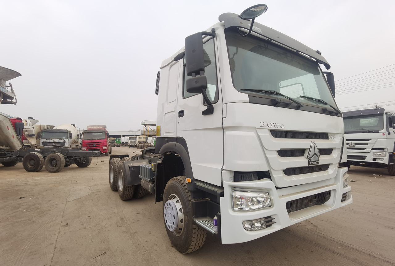 SINOTRUK HOWO trailer head - Cabeza tractora: foto 3 SINOTRUK HOWO trailer head - Cabeza tractora: foto 3