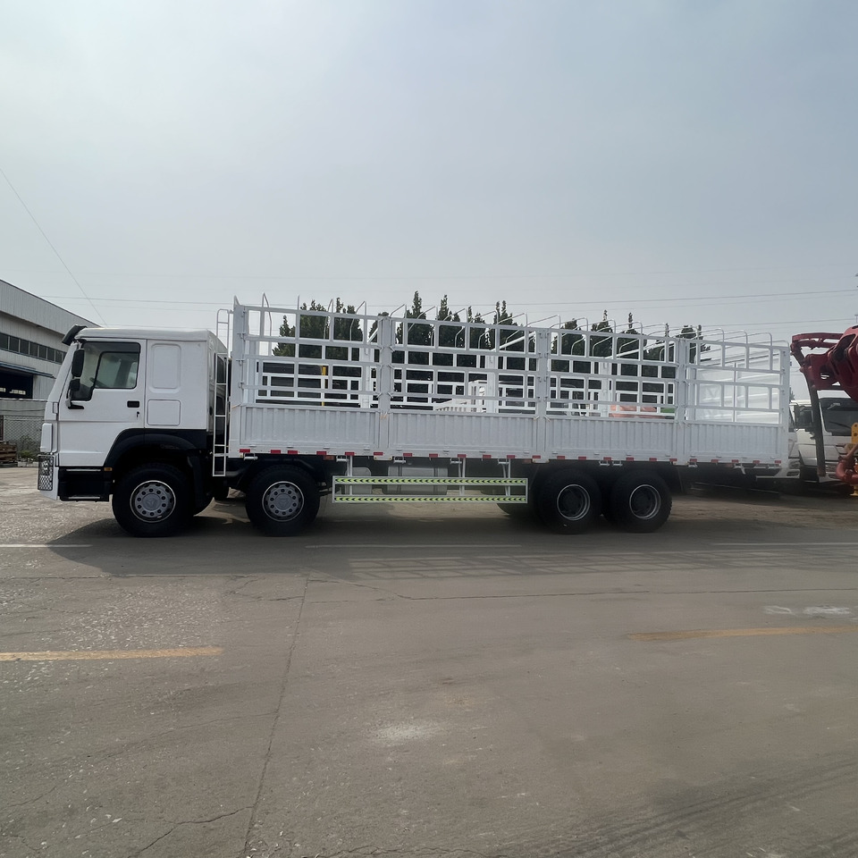 SINOTRUK HOWO 8*4 Fence Truck - Camión: foto 3 SINOTRUK HOWO 8*4 Fence Truck - Camión: foto 3