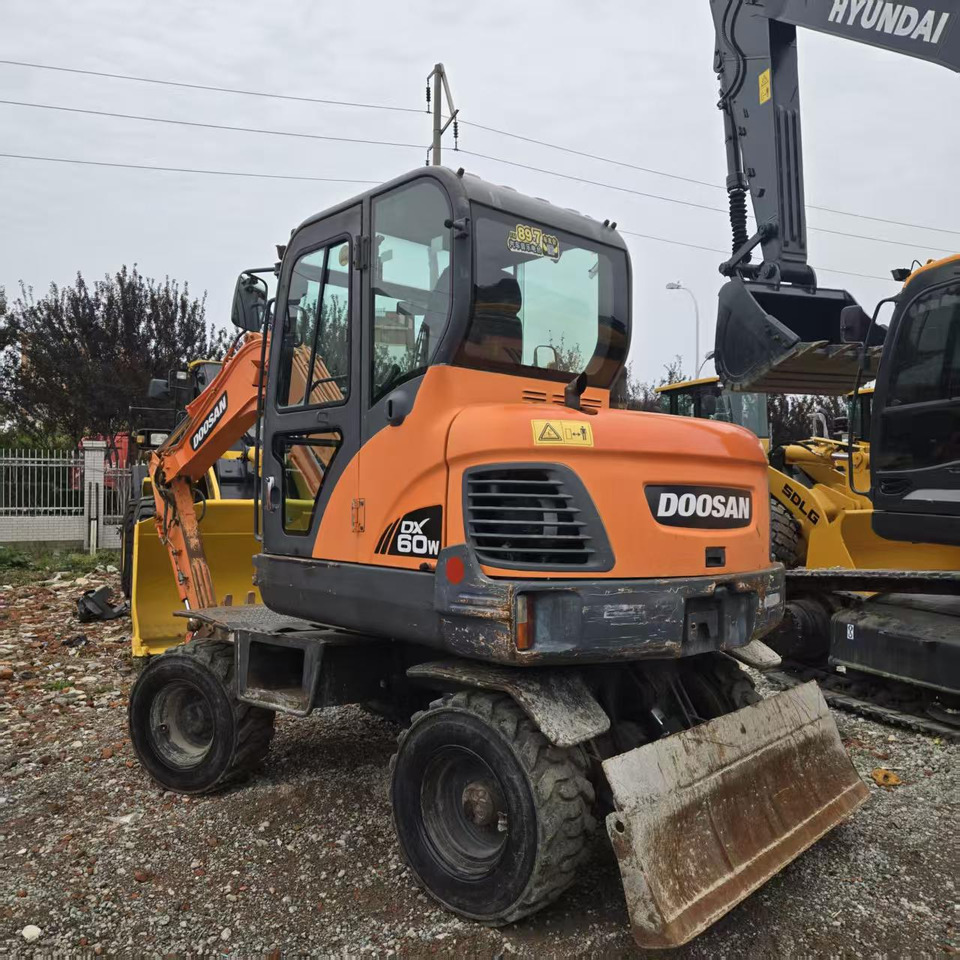 DOOSAN DX60W - Excavadora de ruedas: foto 5 DOOSAN DX60W - Excavadora de ruedas: foto 5