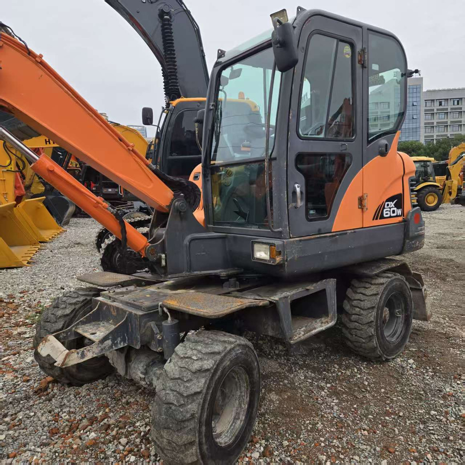 DOOSAN DX60W - Excavadora de ruedas: foto 3 DOOSAN DX60W - Excavadora de ruedas: foto 3