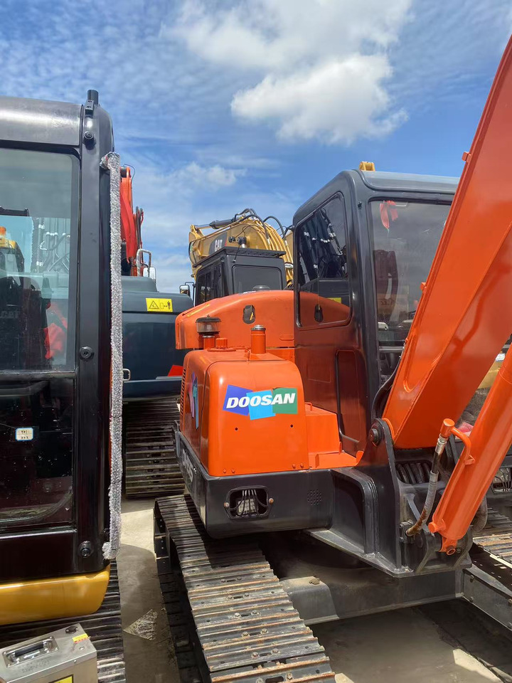 Doosan DH55 - Miniexcavadora: foto 2 Doosan DH55 - Miniexcavadora: foto 2