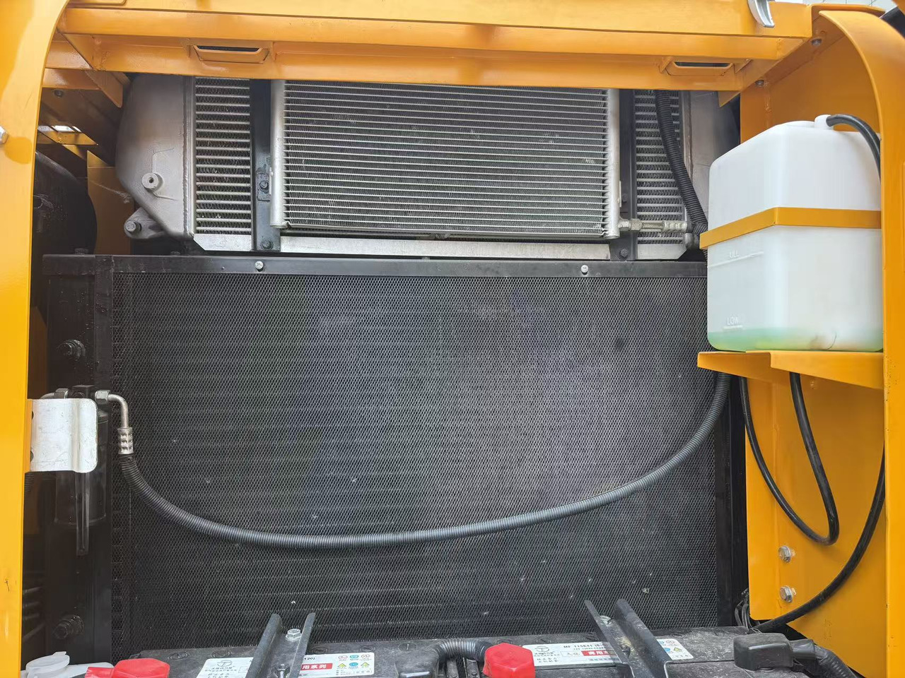 HYUNDAI R220LC-9S - Excavadora de cadenas: foto 4 HYUNDAI R220LC-9S - Excavadora de cadenas: foto 4