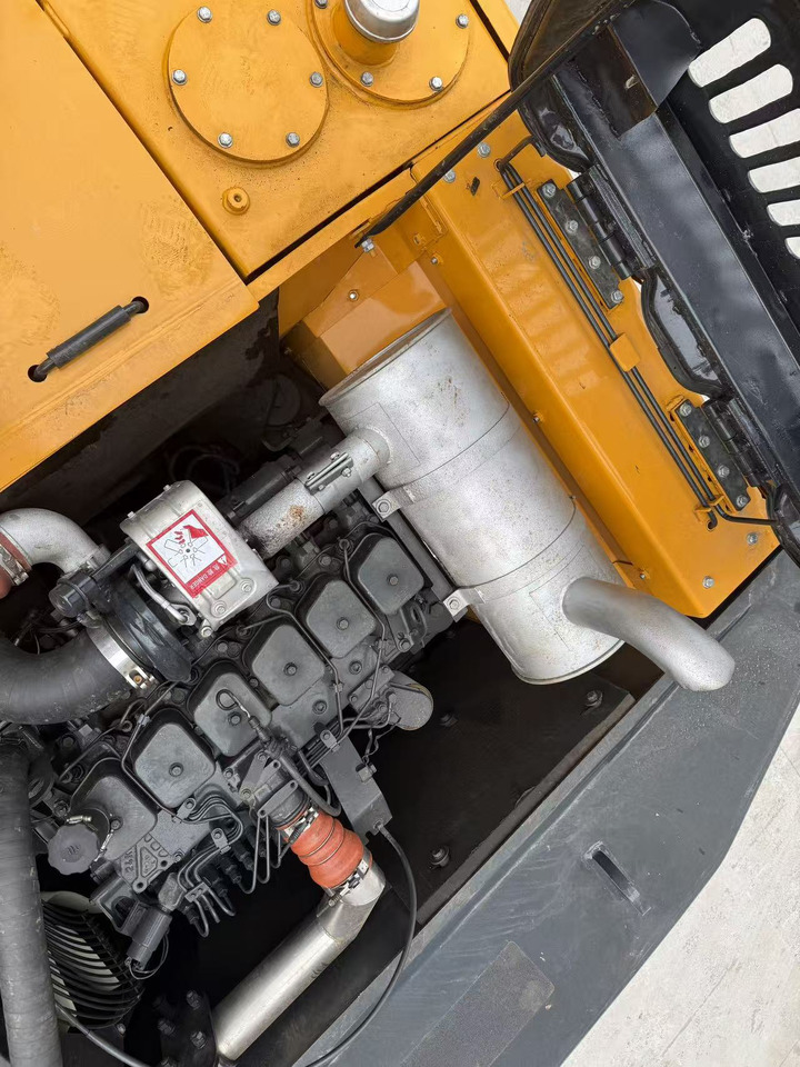 HYUNDAI R220LC-9S - Excavadora de cadenas: foto 3 HYUNDAI R220LC-9S - Excavadora de cadenas: foto 3