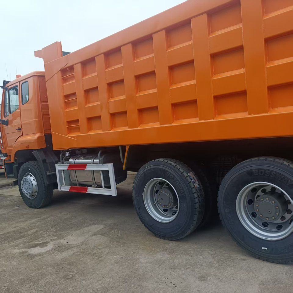 SINOTRUK HOHAN 6x4 - Camión volquete: foto 3 SINOTRUK HOHAN 6x4 - Camión volquete: foto 3