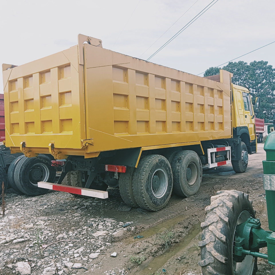 SINOTRUK HOWO - Camión volquete: foto 4 SINOTRUK HOWO - Camión volquete: foto 4