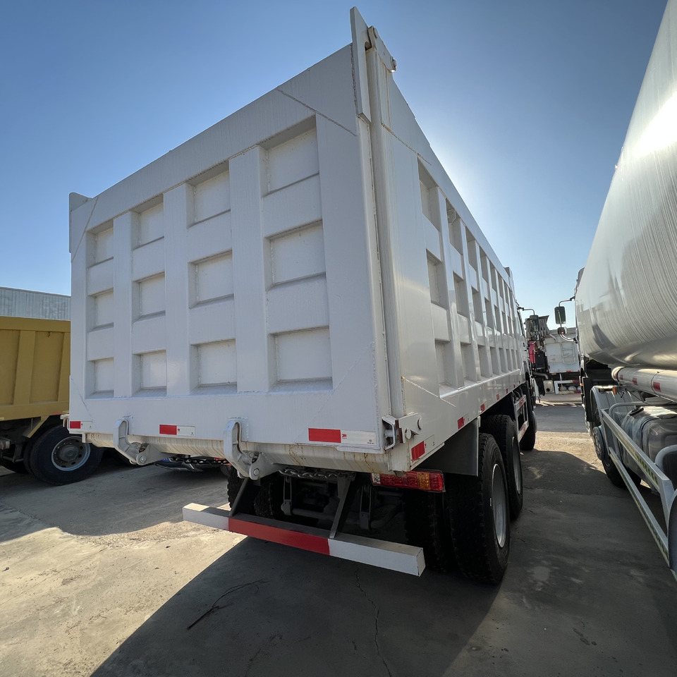 SINOTRUK HOWO - Camión volquete: foto 4 SINOTRUK HOWO - Camión volquete: foto 4