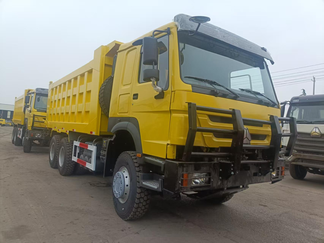 SINOTRUK HOWO - Camión volquete: foto 5 SINOTRUK HOWO - Camión volquete: foto 5