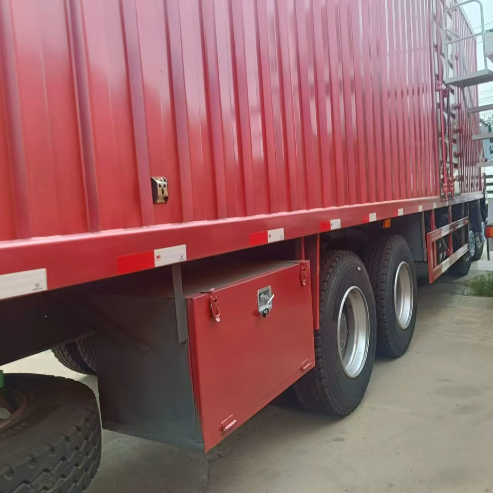 SINOTRUK HOWO - Camión caja cerrada: foto 4 SINOTRUK HOWO - Camión caja cerrada: foto 4