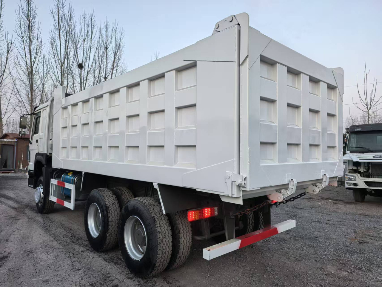 SINOTRUK Howo 6*4 - Camión volquete: foto 5 SINOTRUK Howo 6*4 - Camión volquete: foto 5