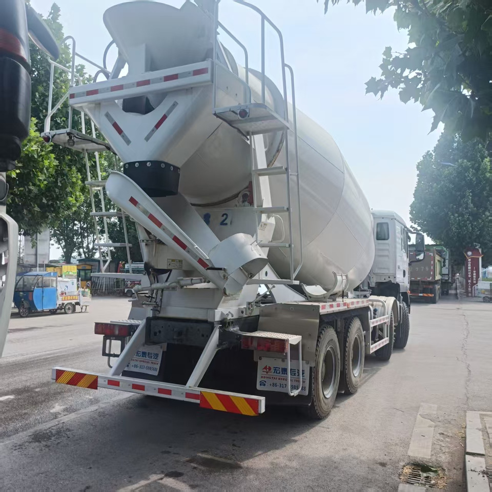 SITRAK 8m³ concrete mixer truck - Camión cisterna: foto 3 SITRAK 8m³ concrete mixer truck - Camión cisterna: foto 3