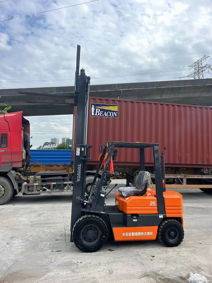 Toyota FD25 - Carretilla elevadora diésel: foto 2 Toyota FD25 - Carretilla elevadora diésel: foto 2