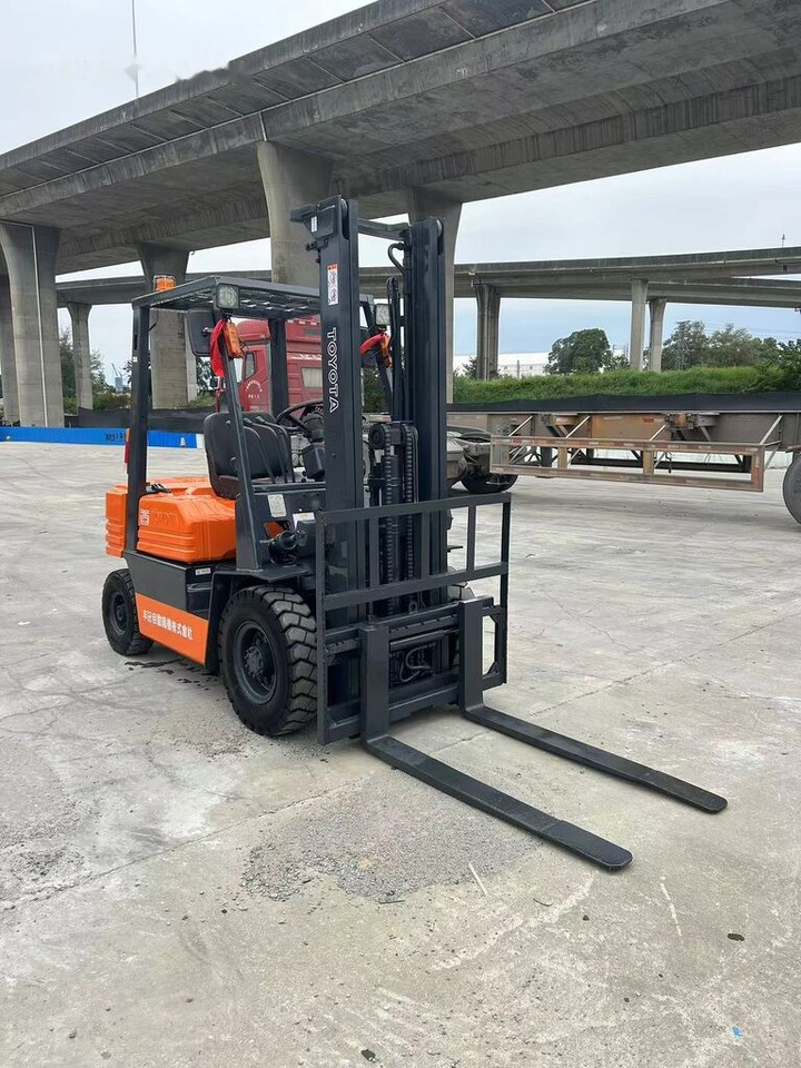 Toyota FD25 - Carretilla elevadora diésel: foto 3 Toyota FD25 - Carretilla elevadora diésel: foto 3