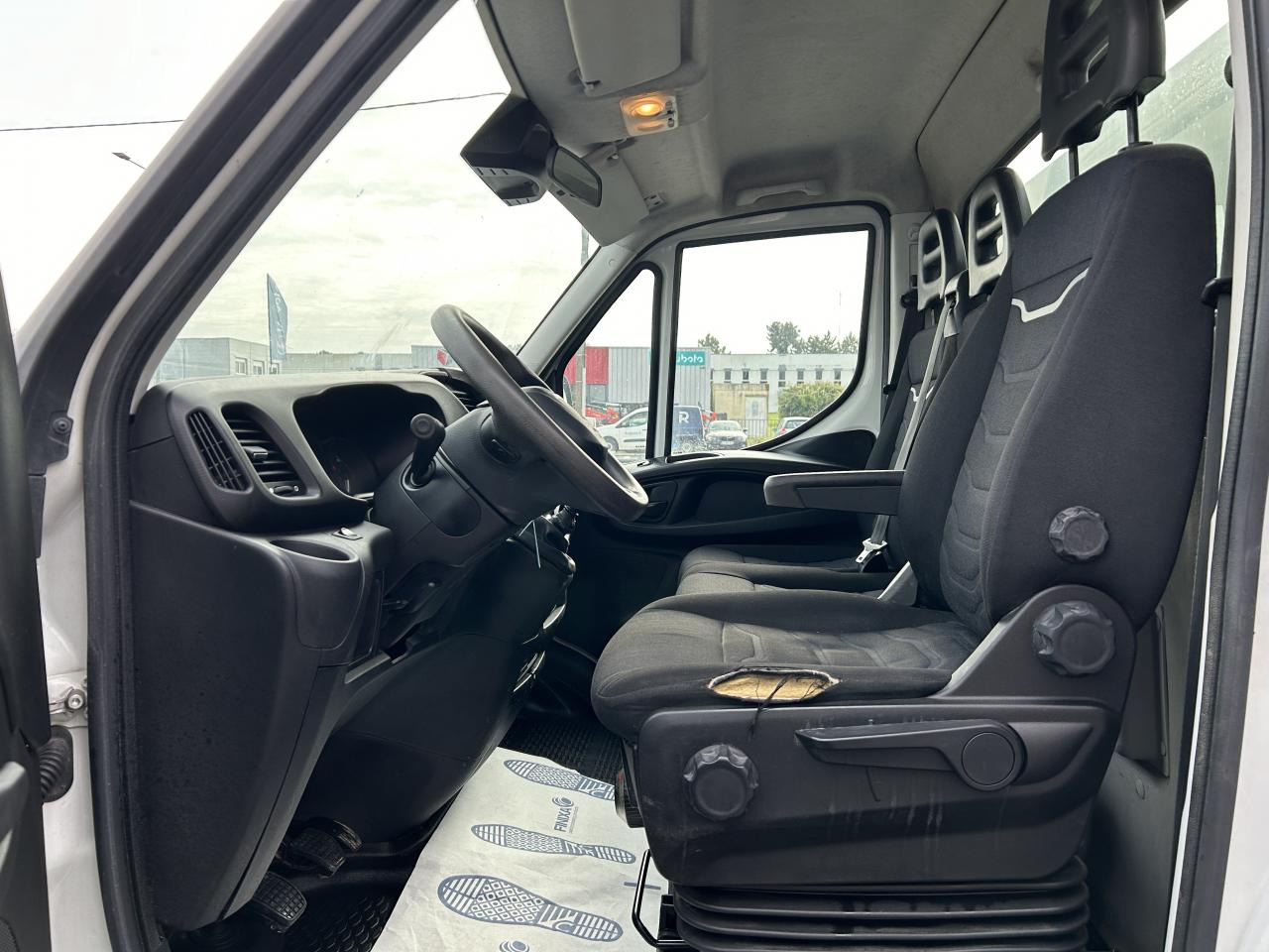 IVECO Daily 35 C 14 S&S (Quad-Leaf) CHASSIS CABINE 2014 35C/35S Chassis cabine 35 C Epmt.3.75 PHASE 3 - Furgoneta basculante: foto 5 IVECO Daily 35 C 14 S&S (Quad-Leaf) CHASSIS CABINE 2014 35C/35S Chassis cabine 35 C Epmt.3.75 PHASE 3 - Furgoneta basculante: foto 5