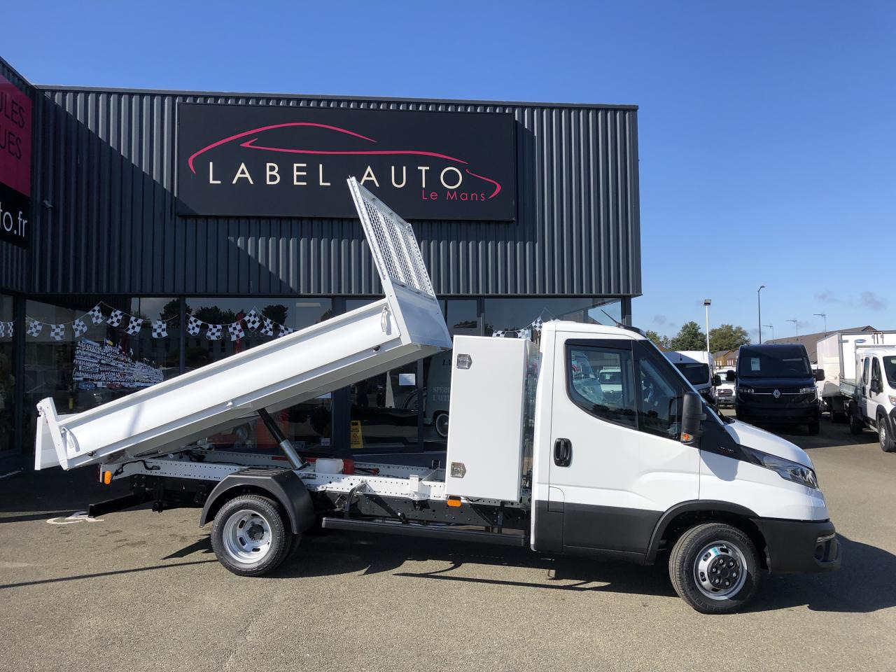 IVECO Daily 35 C 16 P S&S (Quad-Leaf) CHASSIS CABINE 2014 35C/35S Chassis cabine 35 C Epmt.3.75 PHASE - Furgoneta basculante: foto 1 IVECO Daily 35 C 16 P S&S (Quad-Leaf) CHASSIS CABINE 2014 35C/35S Chassis cabine 35 C Epmt.3.75 PHASE - Furgoneta basculante: foto 1
