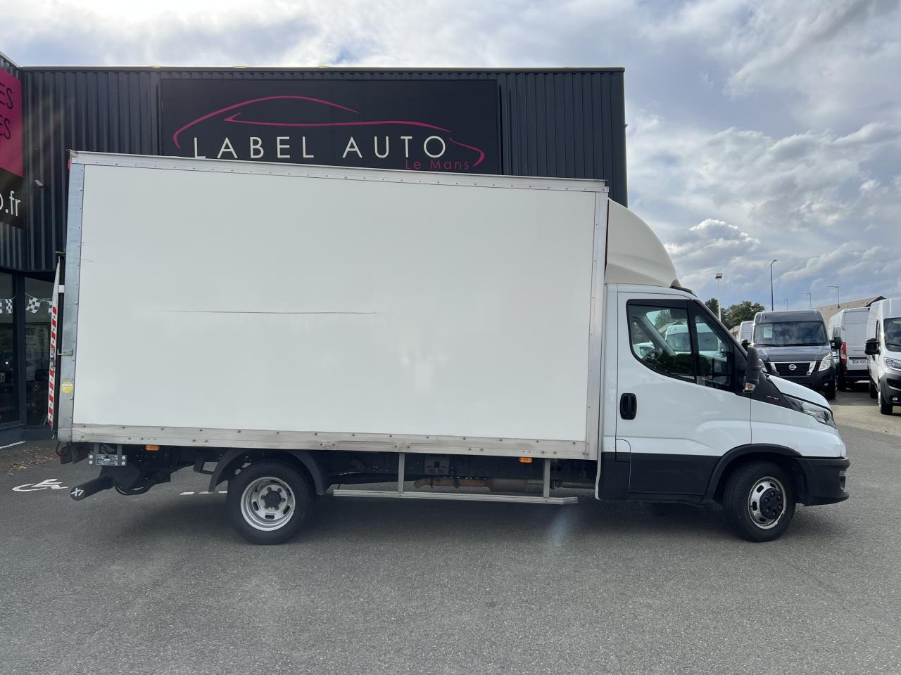 IVECO Daily 35 C 16 S&S (Quad-Leaf) CHASSIS CABINE 2014 35C/35S Chassis cabine 35 C Epmt.4.1 PHASE 4 - Furgoneta caja cerrada: foto 1 IVECO Daily 35 C 16 S&S (Quad-Leaf) CHASSIS CABINE 2014 35C/35S Chassis cabine 35 C Epmt.4.1 PHASE 4 - Furgoneta caja cerrada: foto 1