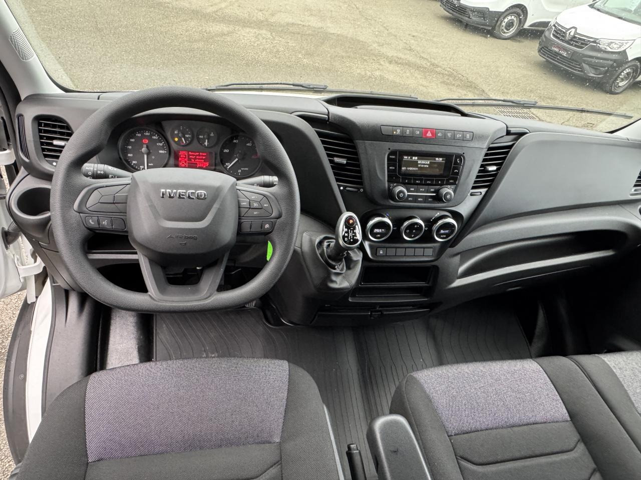 IVECO Daily 35 C 16H3.0 - BV Hi-Matic (Quad-Tor) CHASSIS CABINE CAISSE 20M3 - Furgoneta caja cerrada: foto 3 IVECO Daily 35 C 16H3.0 - BV Hi-Matic (Quad-Tor) CHASSIS CABINE CAISSE 20M3 - Furgoneta caja cerrada: foto 3