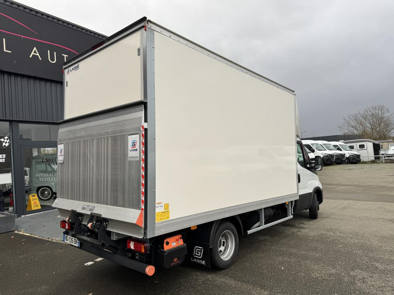 IVECO Daily 35 C 16H3.0 - BV Hi-Matic (Quad-Tor) CHASSIS CABINE CAISSE 20M3 - Furgoneta caja cerrada: foto 5 IVECO Daily 35 C 16H3.0 - BV Hi-Matic (Quad-Tor) CHASSIS CABINE CAISSE 20M3 - Furgoneta caja cerrada: foto 5