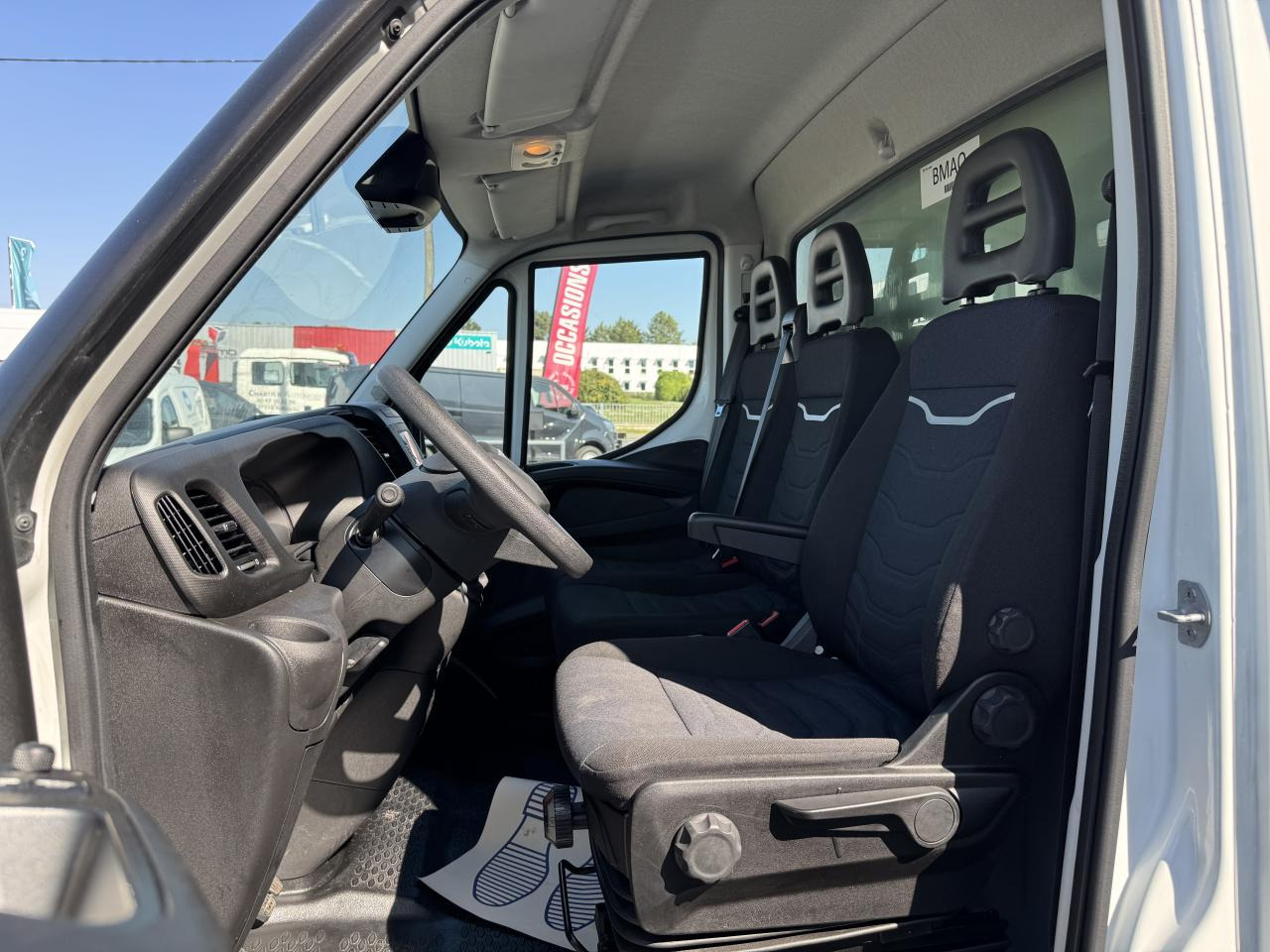 IVECO Daily 35C16 CAISSE HAYON 20M3 RJ 3.0L 160CH - Furgoneta caja cerrada: foto 5 IVECO Daily 35C16 CAISSE HAYON 20M3 RJ 3.0L 160CH - Furgoneta caja cerrada: foto 5