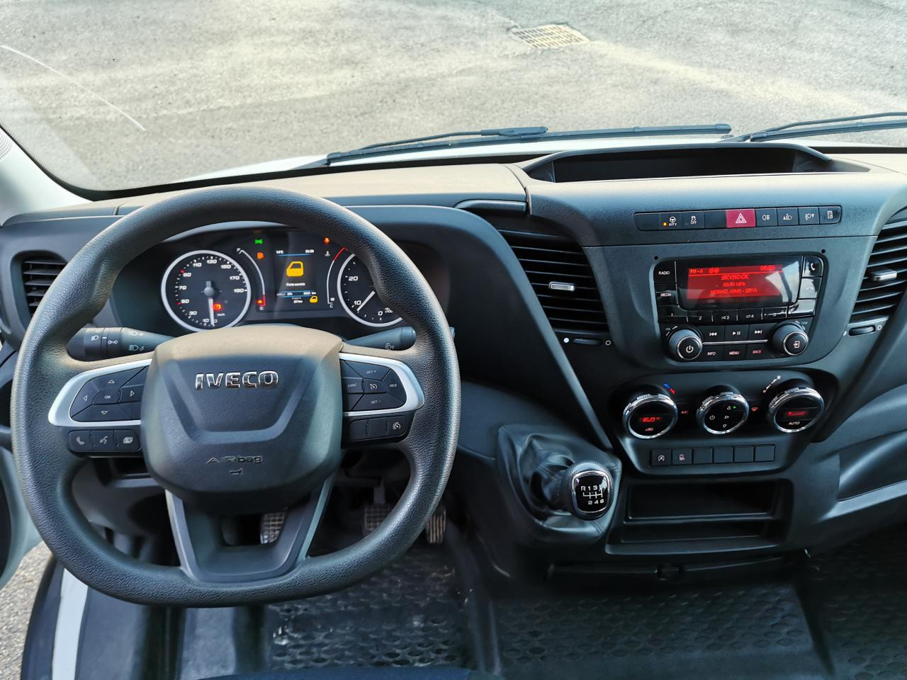 IVECO daily 35C14 BENNE COFFRE DOUBLE CABINE 6 places - Furgoneta basculante: foto 4 IVECO daily 35C14 BENNE COFFRE DOUBLE CABINE 6 places - Furgoneta basculante: foto 4