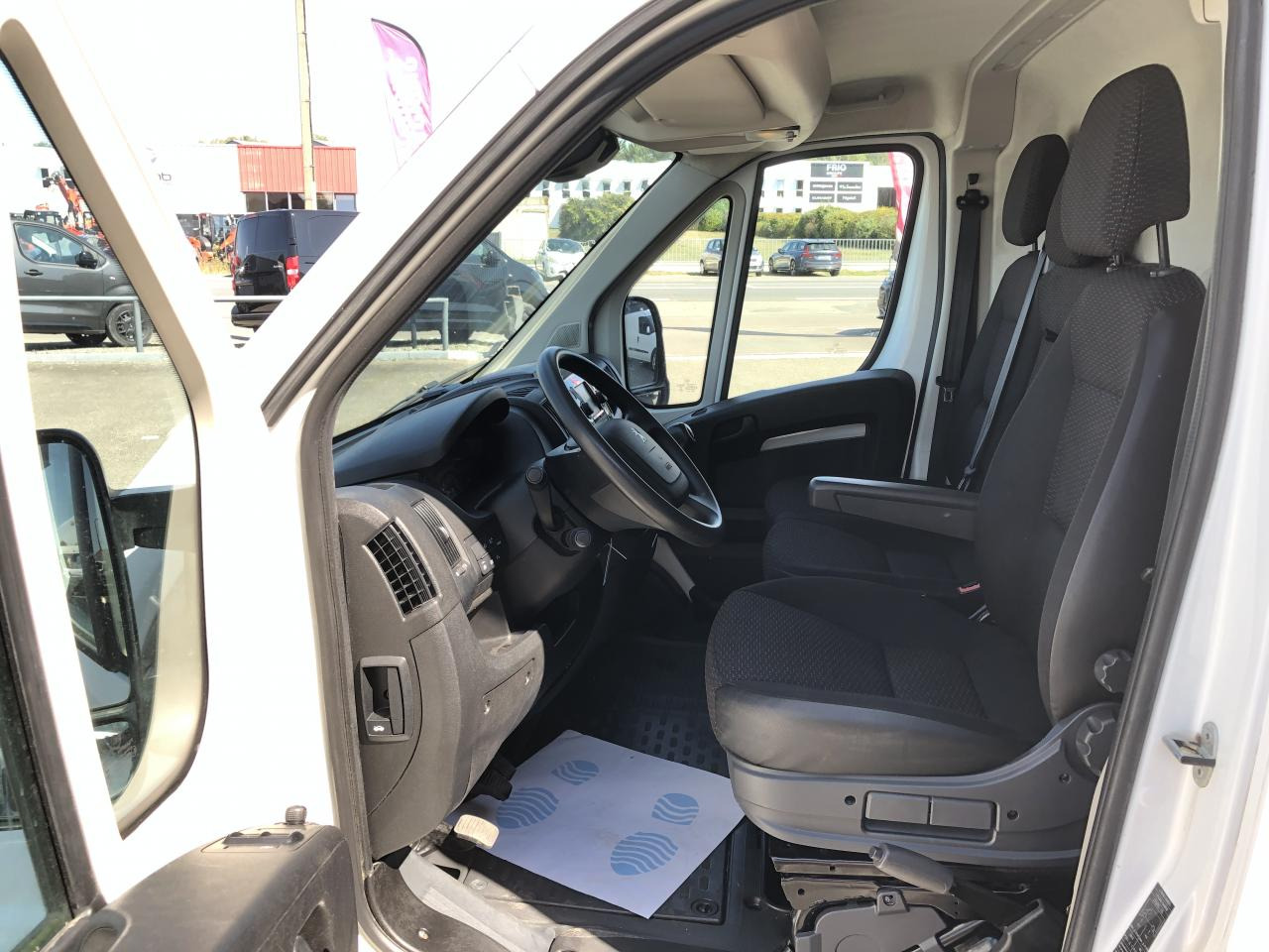 PEUGEOT Boxer 3.3t L2H2 2.2 HDi 140 CH ASPHALT FOURGON TOLE - Furgón: foto 4 PEUGEOT Boxer 3.3t L2H2 2.2 HDi 140 CH ASPHALT FOURGON TOLE - Furgón: foto 4