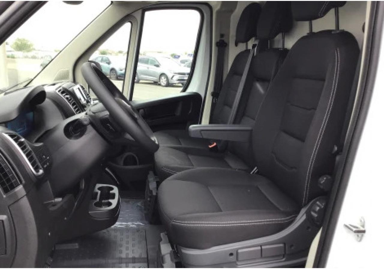 PEUGEOT Boxer 3.3t L2H2 2.2 HDi S&S - 140 III FOURGON TOLE Fourgon Tolé 333 L2H2 PHASE 3 - Furgón: foto 5 PEUGEOT Boxer 3.3t L2H2 2.2 HDi S&S - 140 III FOURGON TOLE Fourgon Tolé 333 L2H2 PHASE 3 - Furgón: foto 5
