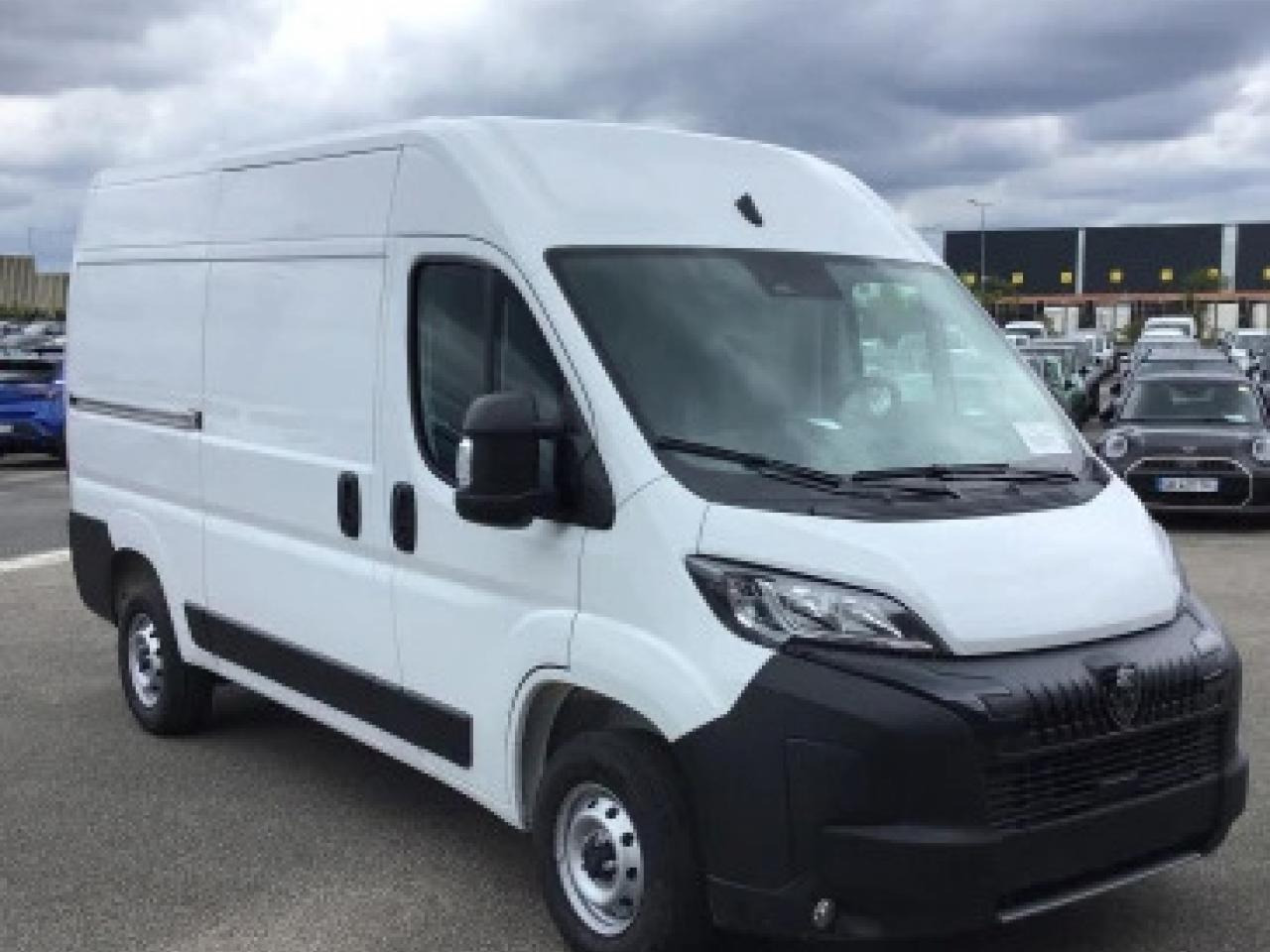 PEUGEOT Boxer 3.3t L2H2 2.2 HDi S&S - 140 III FOURGON TOLE Fourgon Tolé 333 L2H2 PHASE 3 - Furgón: foto 1 PEUGEOT Boxer 3.3t L2H2 2.2 HDi S&S - 140 III FOURGON TOLE Fourgon Tolé 333 L2H2 PHASE 3 - Furgón: foto 1